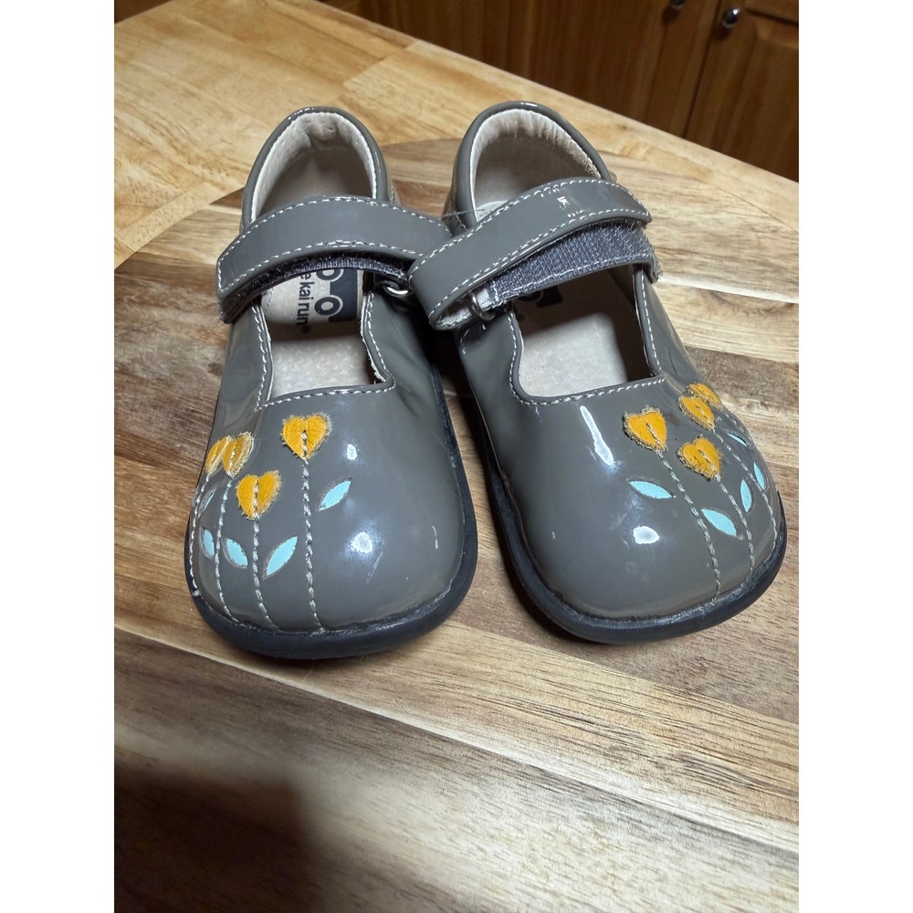 See Kai Run Gray Patent Mary Jane Flats Toddler Kids Size 7 Floral Design